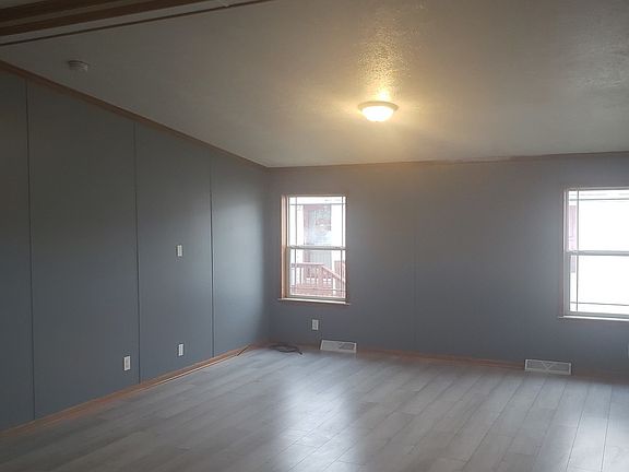 4th image of 180 Falcon Dr
