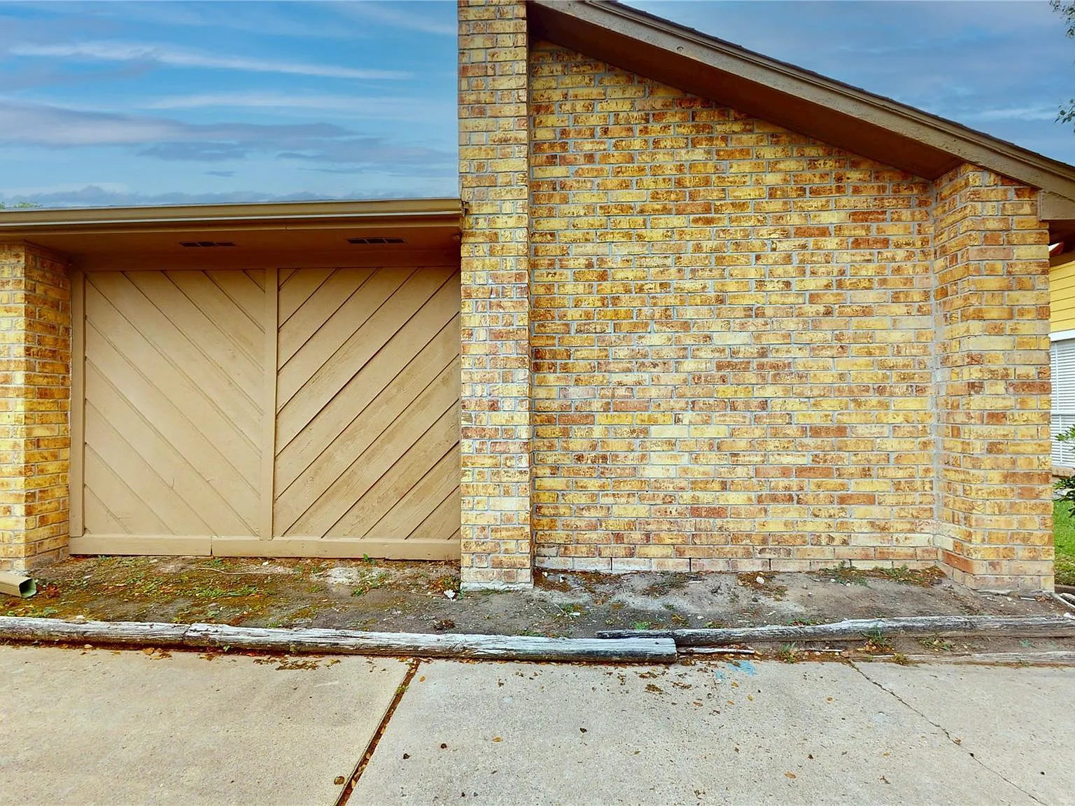 3 bed, 2.0 bath, $2,150 — Photo 2