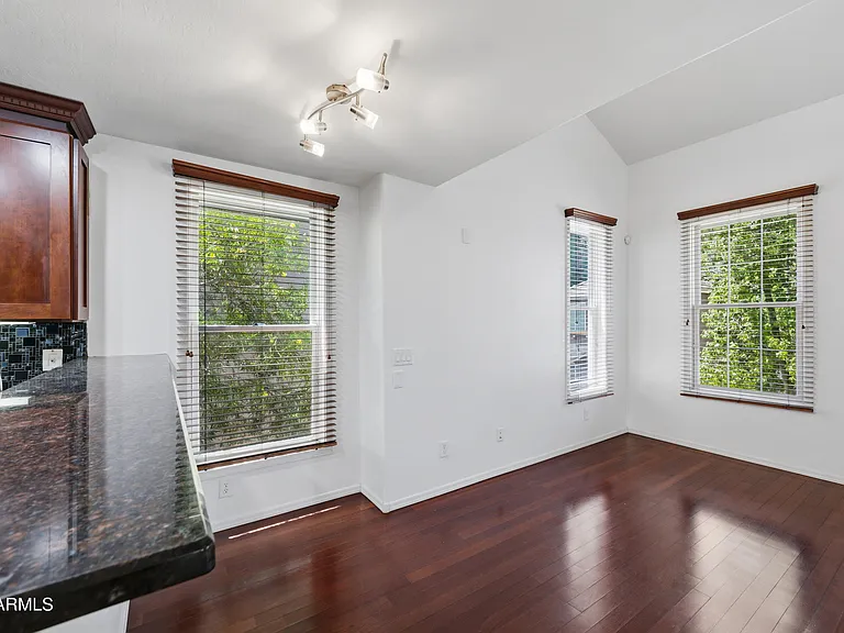 5724 S 21st Pl — Photo 11