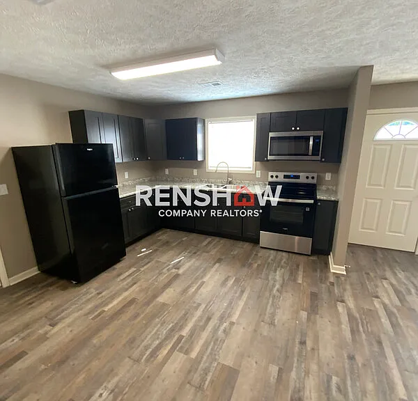 137 Hawthorne Ave — Photo 2