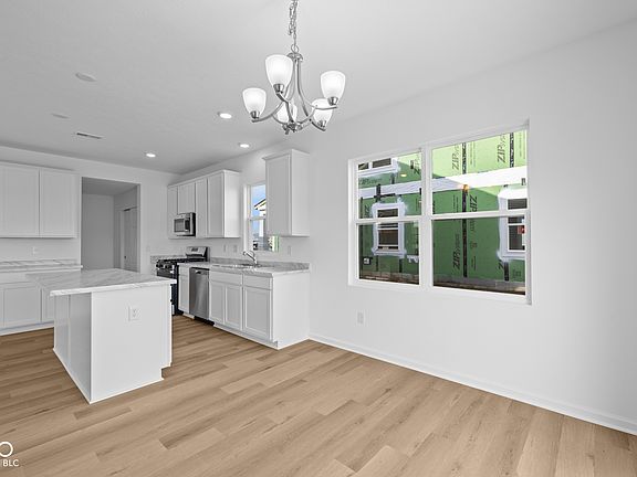 5th image of 2260 Marjorie Way