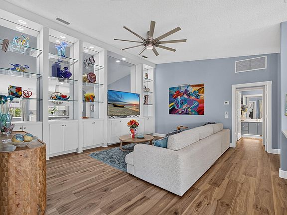 3rd image of 4089 Old Oak Drive