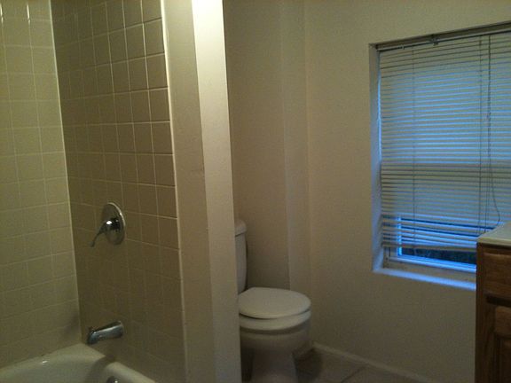 2nd image of 945 W Lombard St