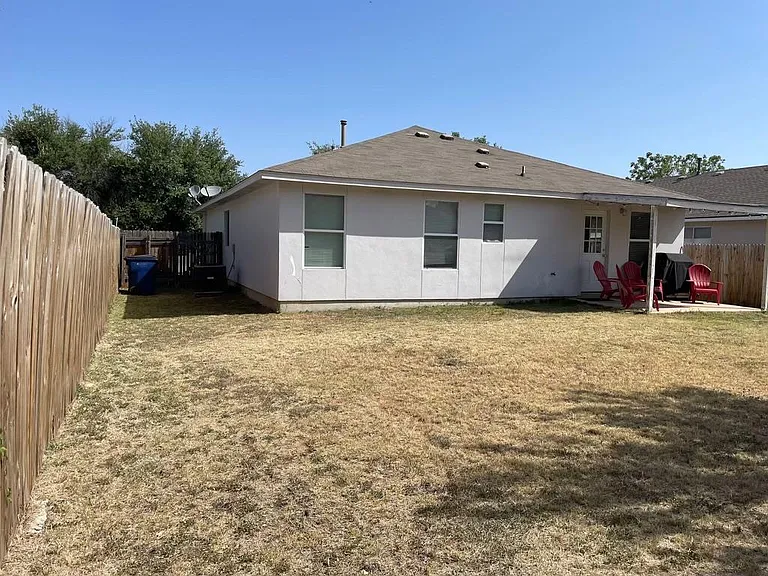 302 Golden Gate Dr — Photo 26