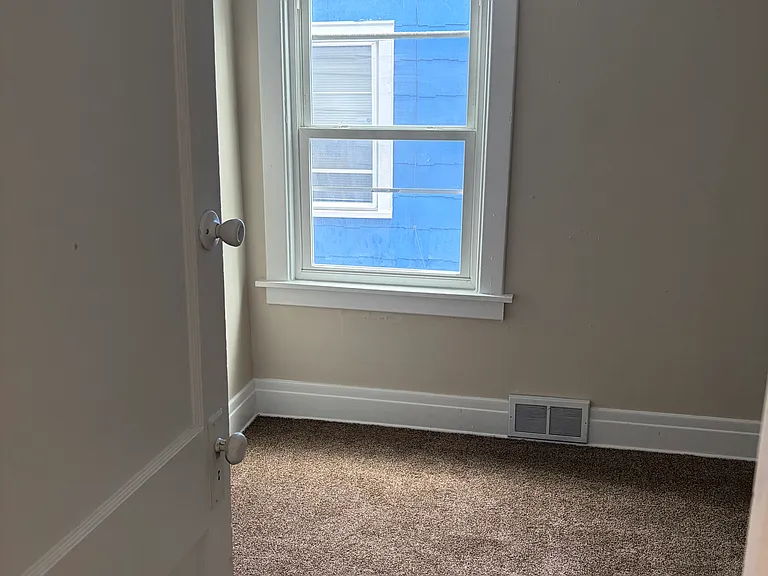 429 Lisbon Ave #1 — Photo 11