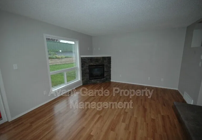 57 Vaughn Ave — Photo 2