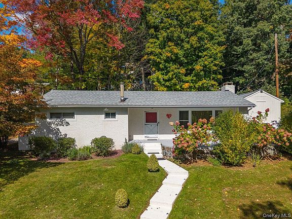 2nd image of 18 Blueberry Hill Road
