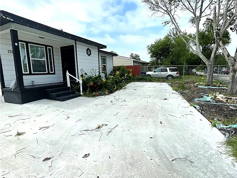 1314 Devon Dr — Photo 3