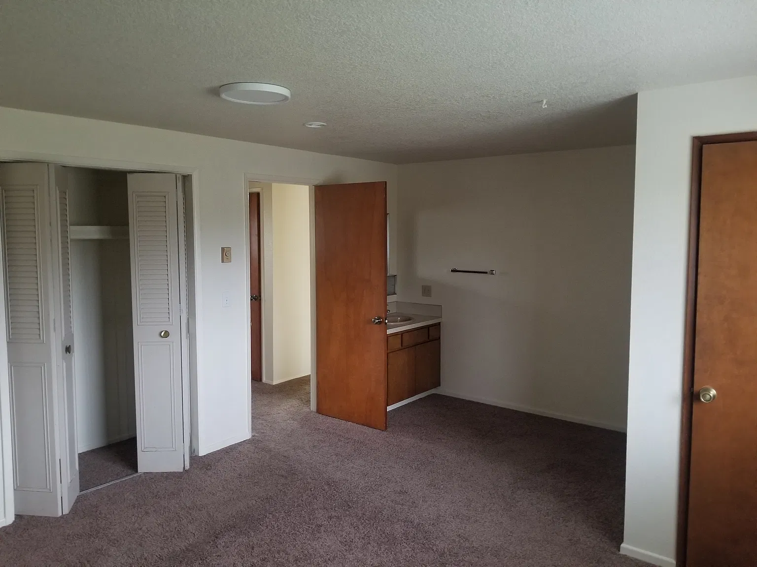 4 bed, 3000 sqft, $3,000 — Photo 3