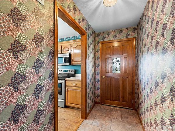 4th image of 39824 W 391st St
