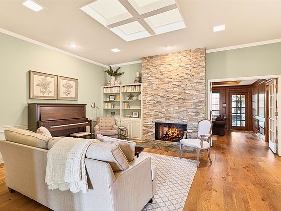 5th image of 819 Lockhaven Ln