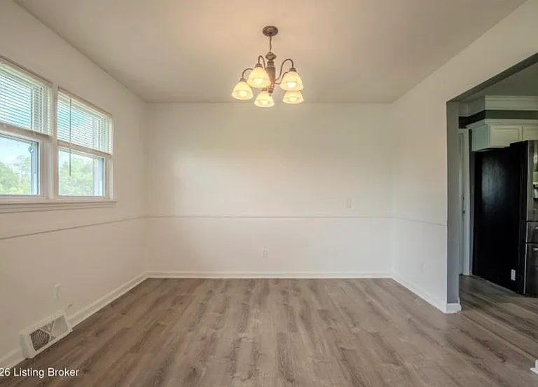 5106 Bardstown Rd — Photo 2