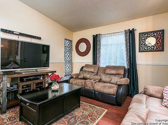 3rd image of 215 W Palfrey St
