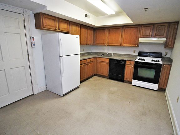 3rd image of 12 E Biddle St APT B