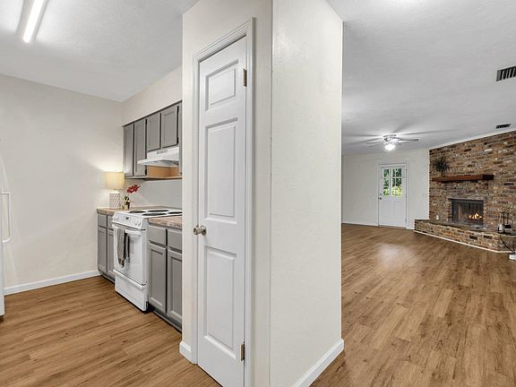 3rd image of 2056 Hanover Ct