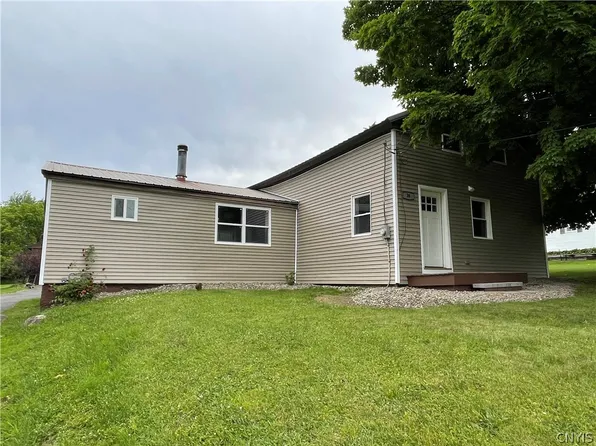 38 Pulaski St, Mexico, NY 13114