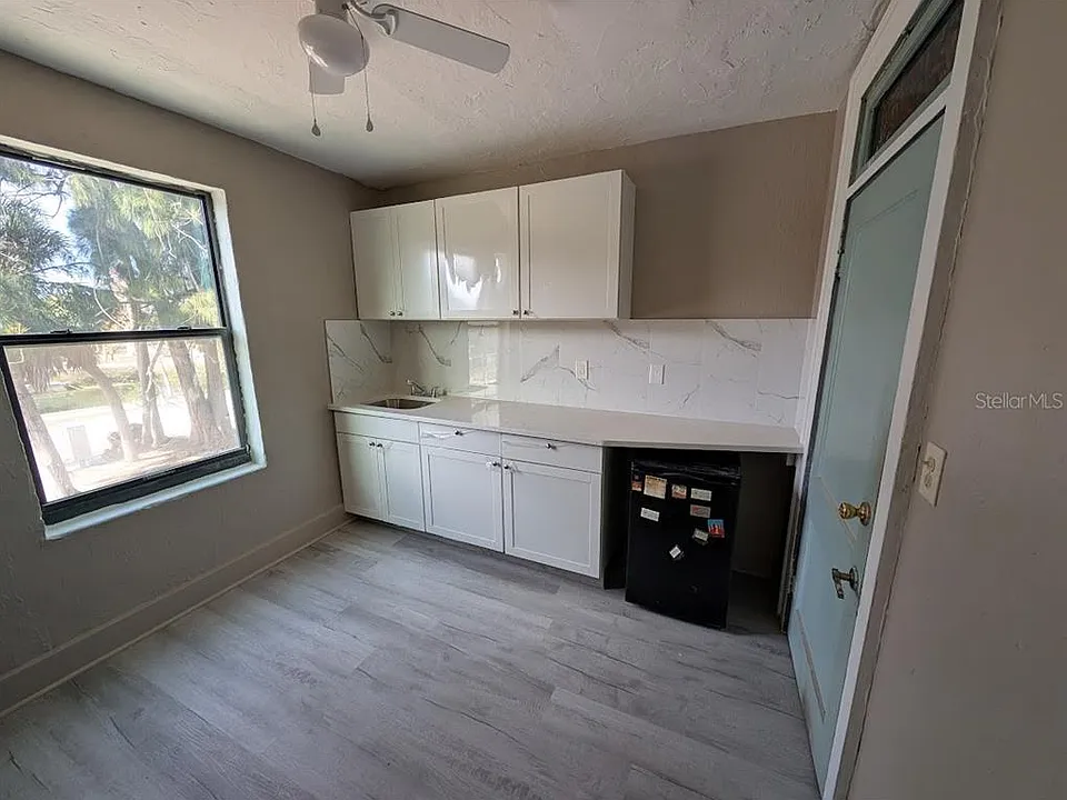 401 Colonia Ln E #8