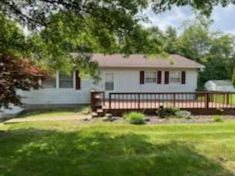 9238 Fairmount Rd SE — Photo 1