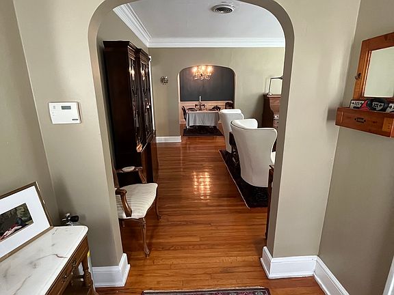 3rd image of 718 Beard St