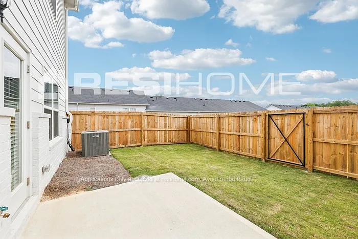 220 Frost Ln — Photo 25