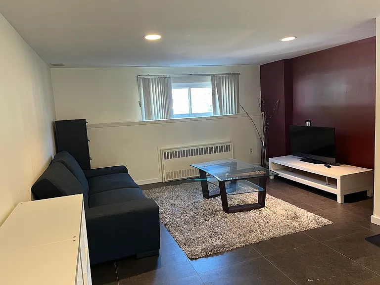 122 Seaman Rd — Photo 3