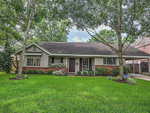 Elegance and charm in this beautiful Meyerland home. Close in and zoned to Bellaire schools. Owner p