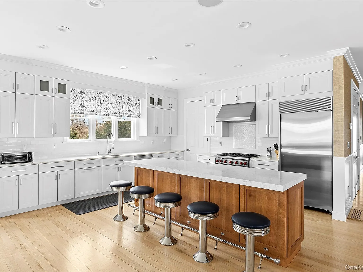 8 bed, 6.5 bath, 6530 sqft, $75,000 — Photo 4