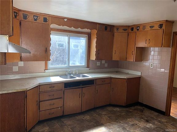 4th image of 81 Weber Ave