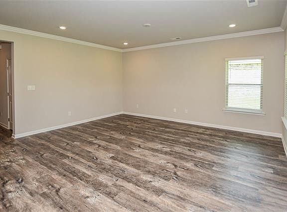 5th image of 307 Ivyleaf Dr NW
