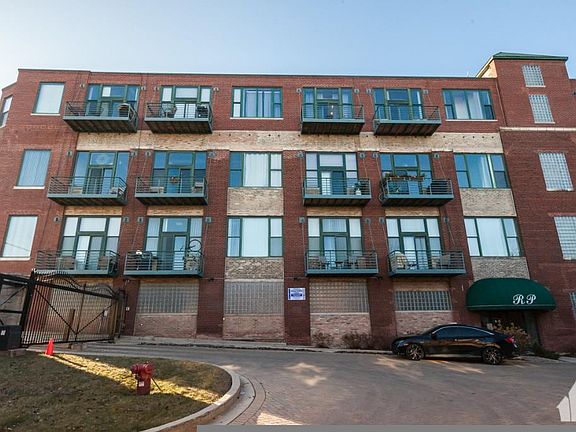 2nd image of 2228 W Diversey Ave #204