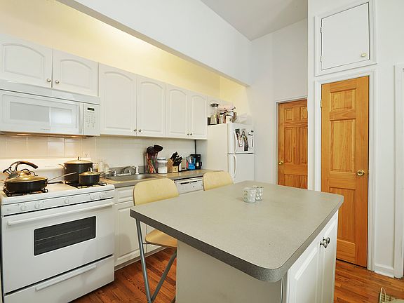 3rd image of 330 W 85th St APT 6H