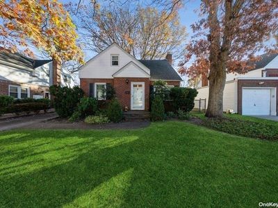 34 Maple Drive, New Hyde Park, NY, 11040
