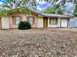 1106 E Hutchinson St, Beeville, TX 78102