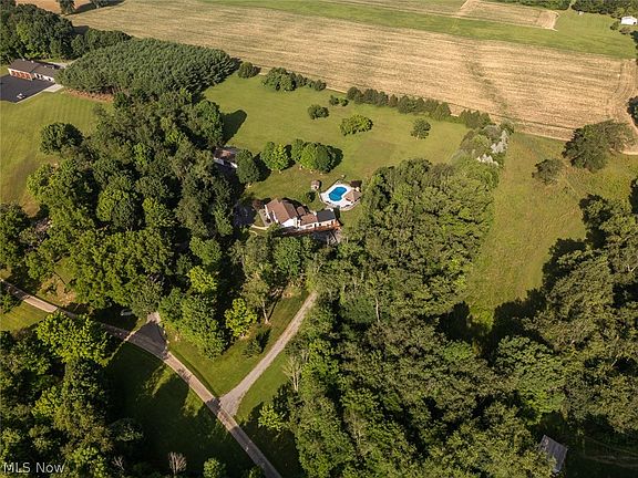 5th image of 44759 Crestview Rd