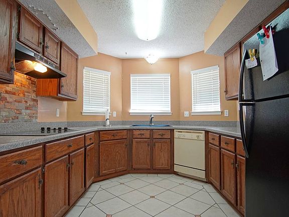 4th image of 4710 Baywind Dr