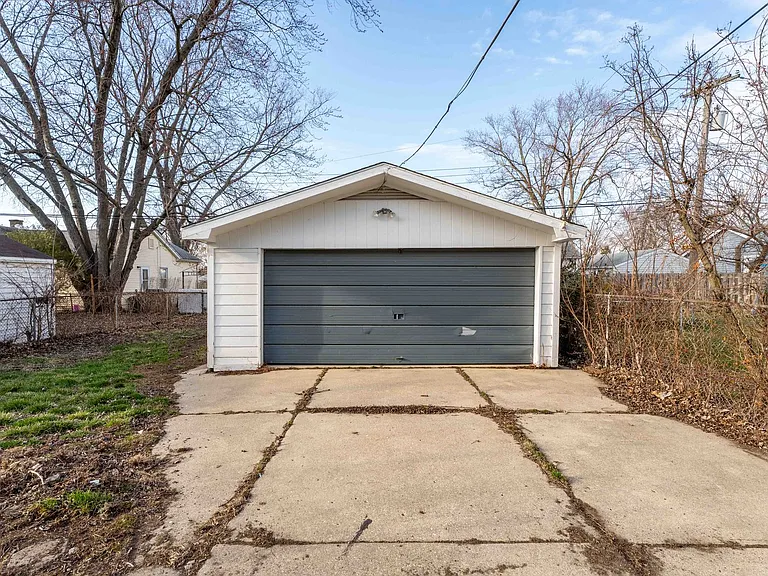 14921 Myola Ave — Photo 32
