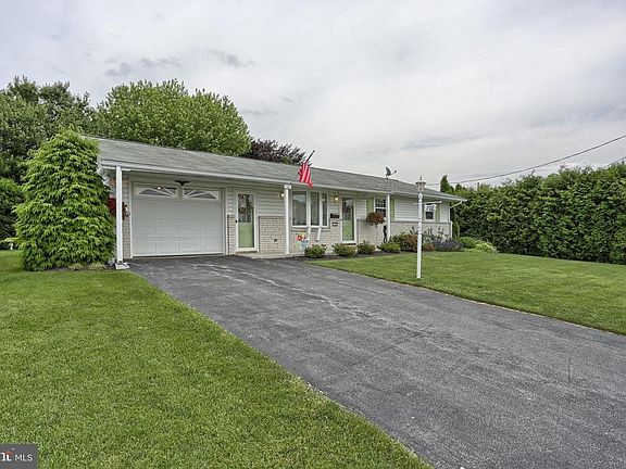 3rd image of 728 Suzanne Dr