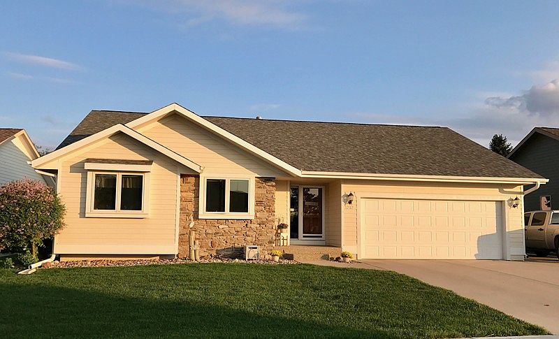 1st image of 1212 Peyton Ln