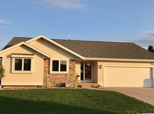 1212 Peyton Ln, Yankton, SD 57078