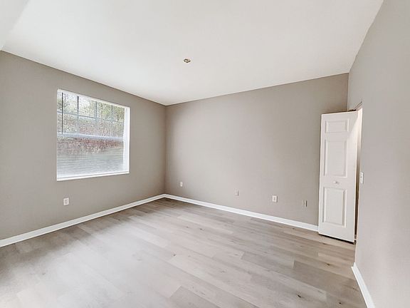 5th image of 7940 Preserve Cir APT 916
