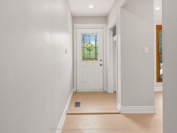 4th image of 110 Liddell Cres