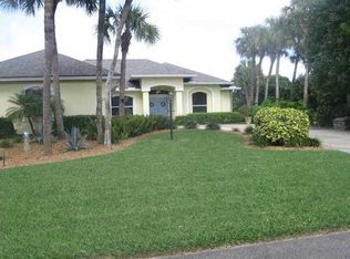 916 Pebble Ln, Indian River Shores, FL 32963
