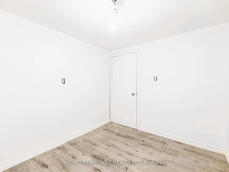 1251 Warden Ave #BASEMENT — Photo 15