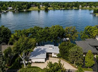 1879 Long Pointe Dr, Bloomfield Hills, MI 48302