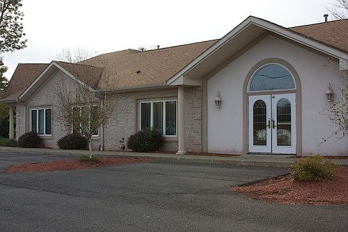 2nd image of 239 Lakeside Rd