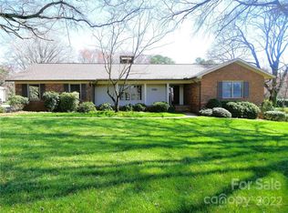 1220 9th St NW, Hickory, NC 28601