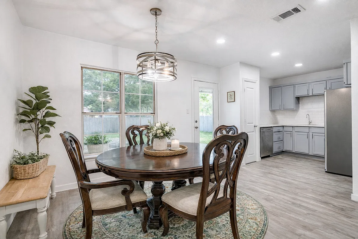 3 bed, 2.0 bath, 1043 sqft, $2,400 — Photo 3