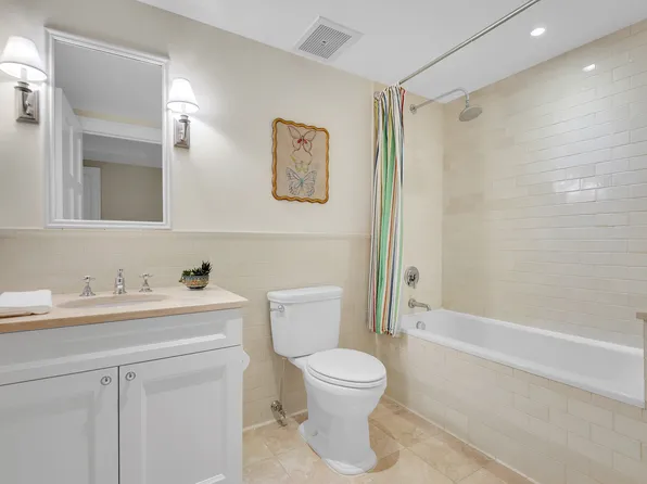 330 East 51st Street image 20 of 25