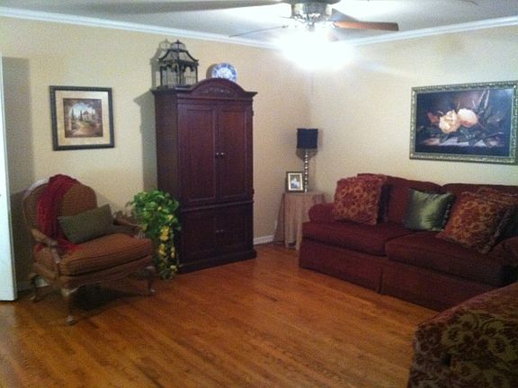 3rd image of 909 Carney Dr