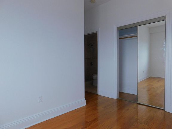 5th image of 809 22nd St APT 1303